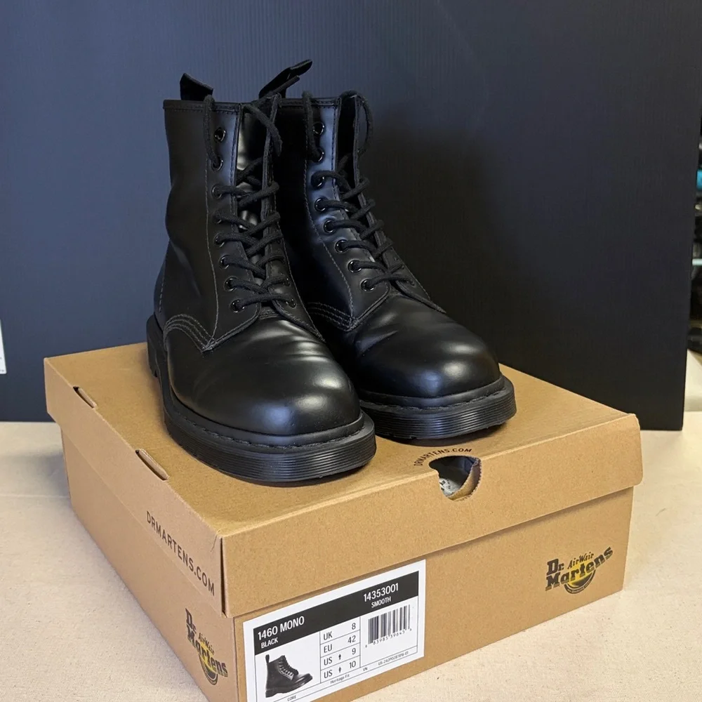 Dr. Martens 1460 Mono Black Leather Lace-Up Combat Boots US Men’s 9 Women’s 10